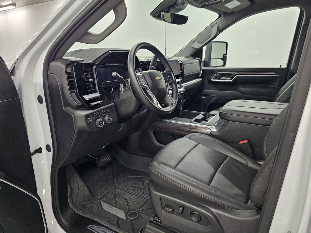 2025 Chevrolet Silverado 3500 HD LTZ