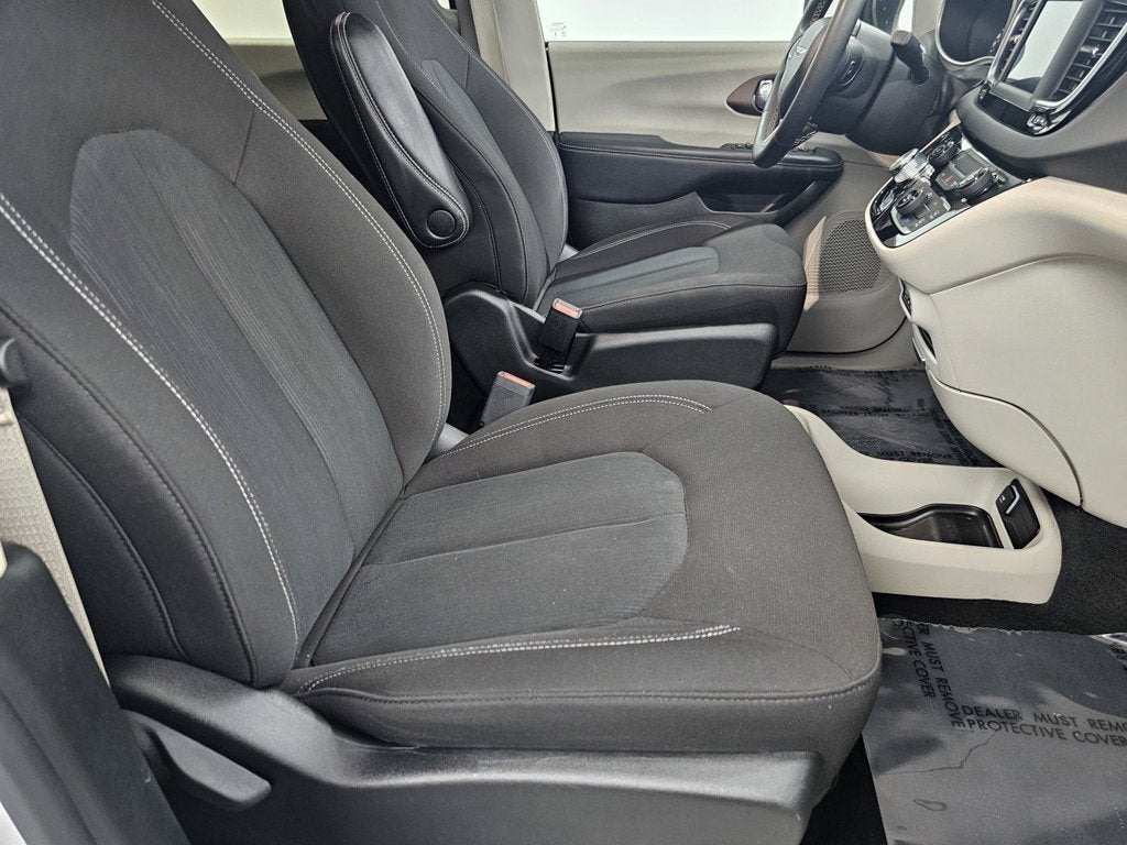 2024 Chrysler Voyager LX