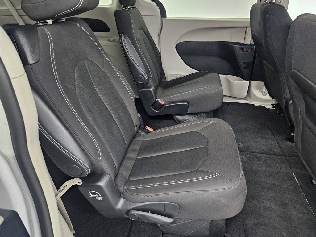 2024 Chrysler Voyager LX