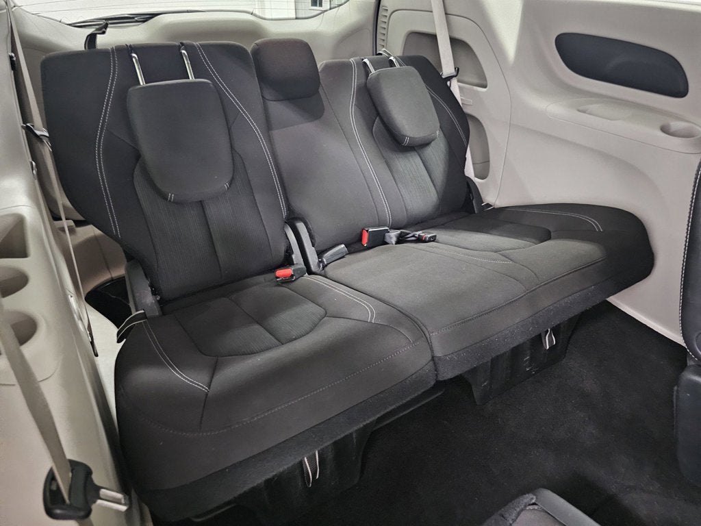 2024 Chrysler Voyager LX
