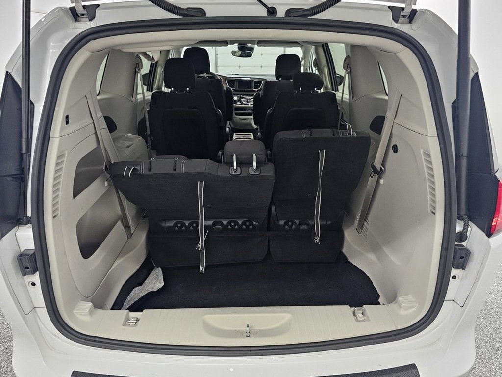 2024 Chrysler Voyager LX