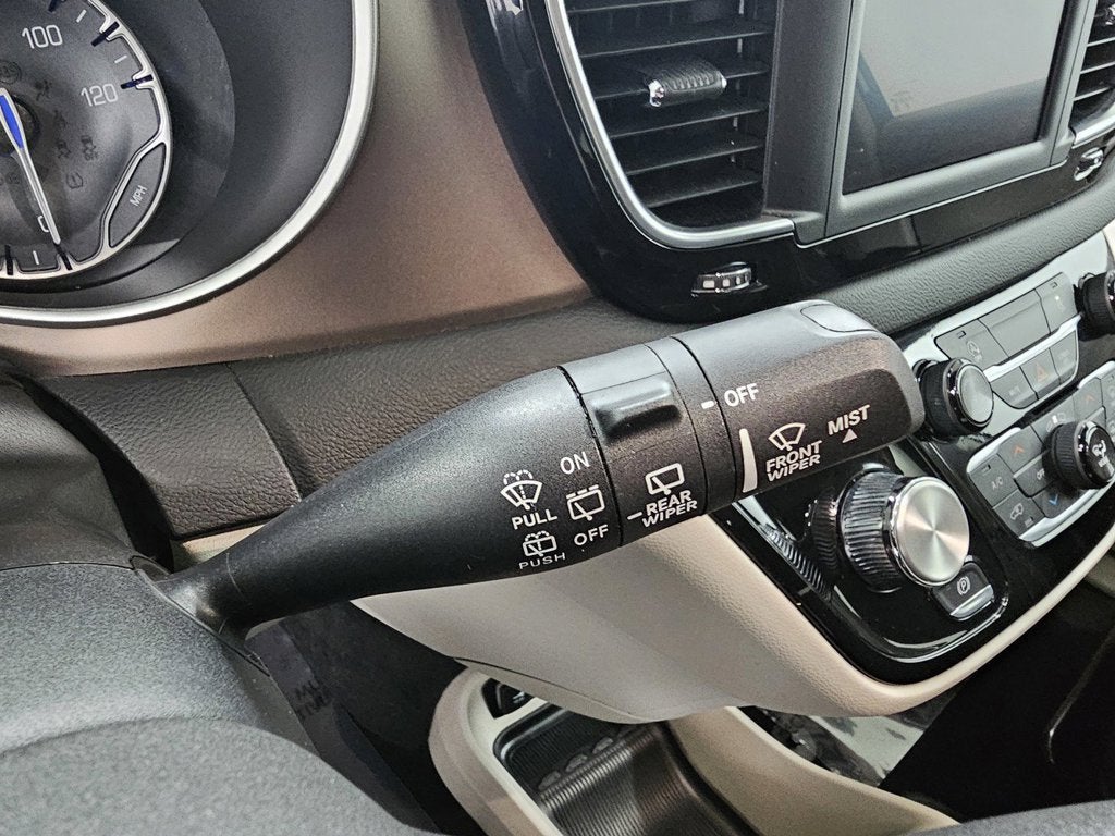 2024 Chrysler Voyager LX