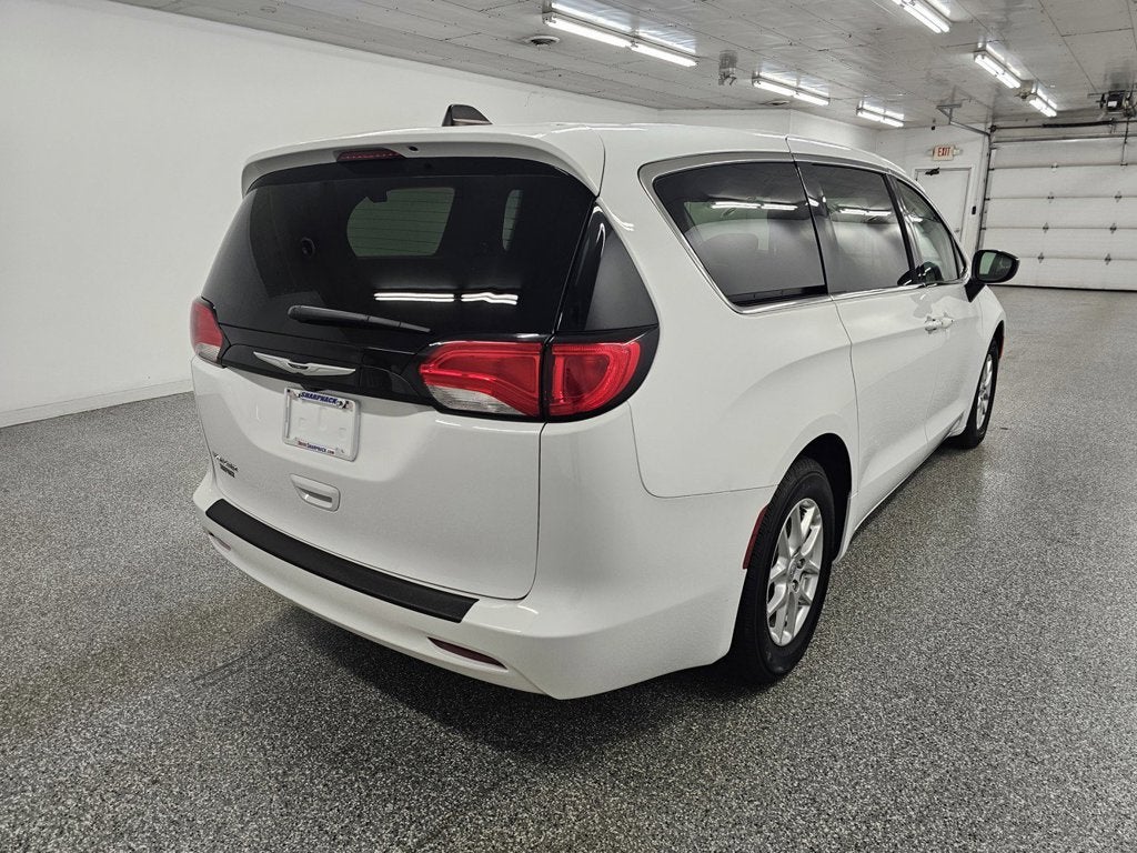 2024 Chrysler Voyager LX