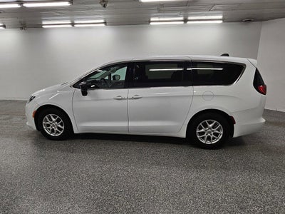 2024 Chrysler Voyager LX