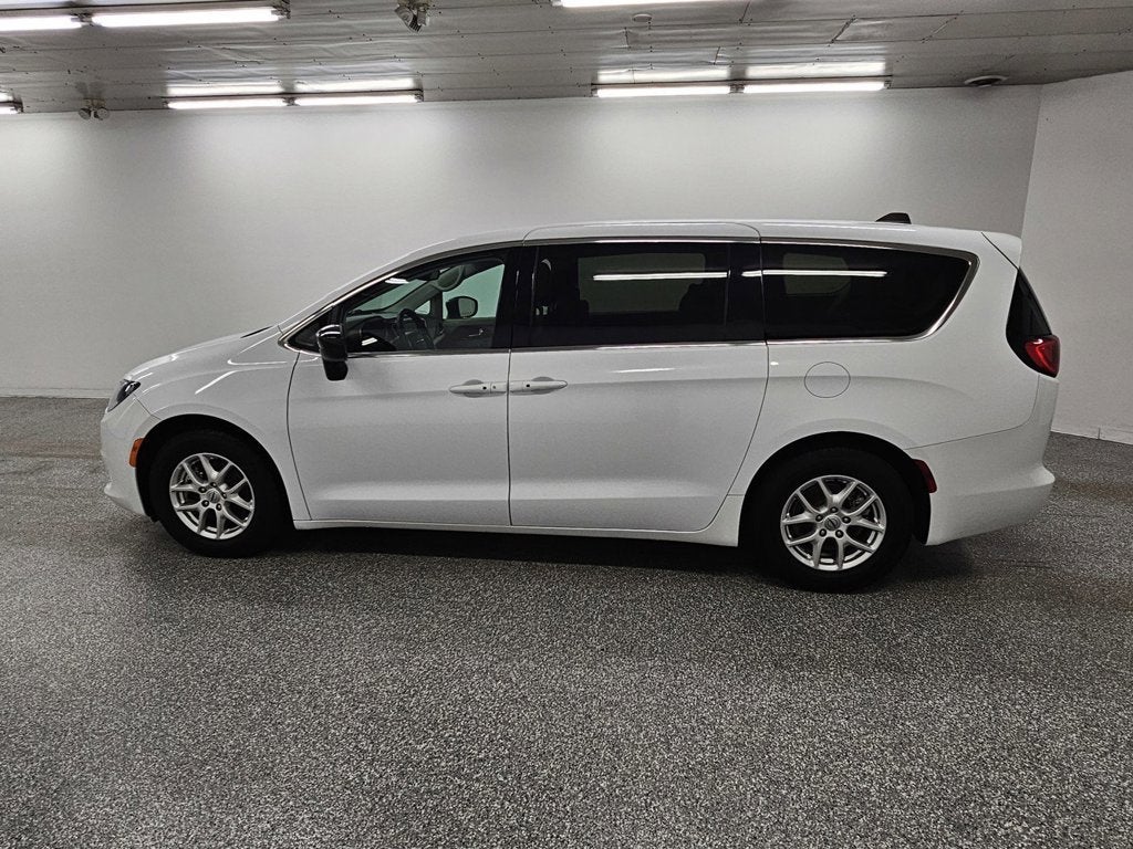 2024 Chrysler Voyager LX
