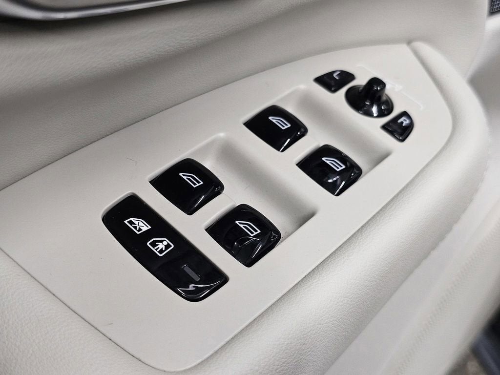 2025 Volvo XC90 Plug-In Hybrid Ultra